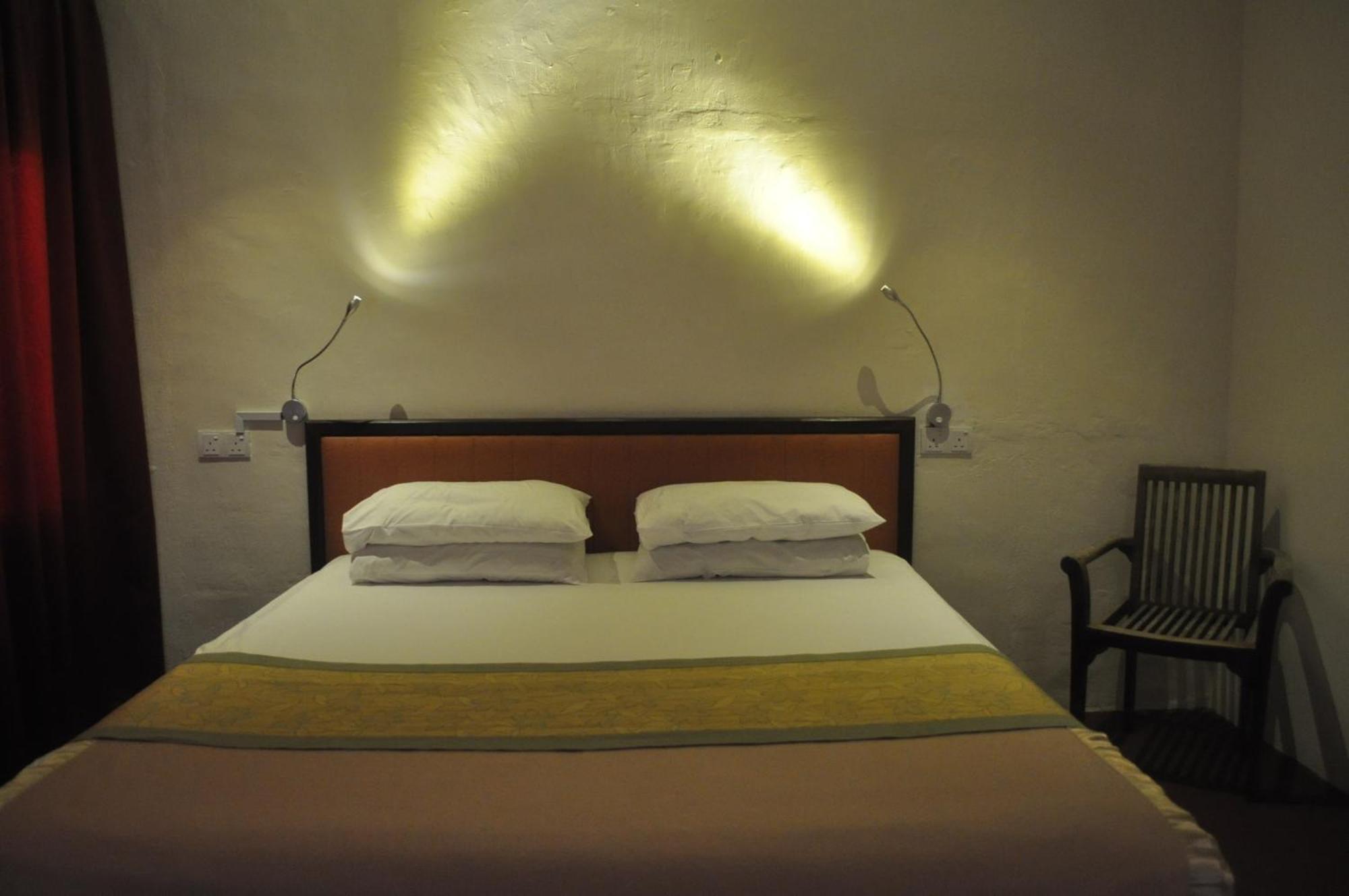 Red Inn Court George Town Bagian luar foto