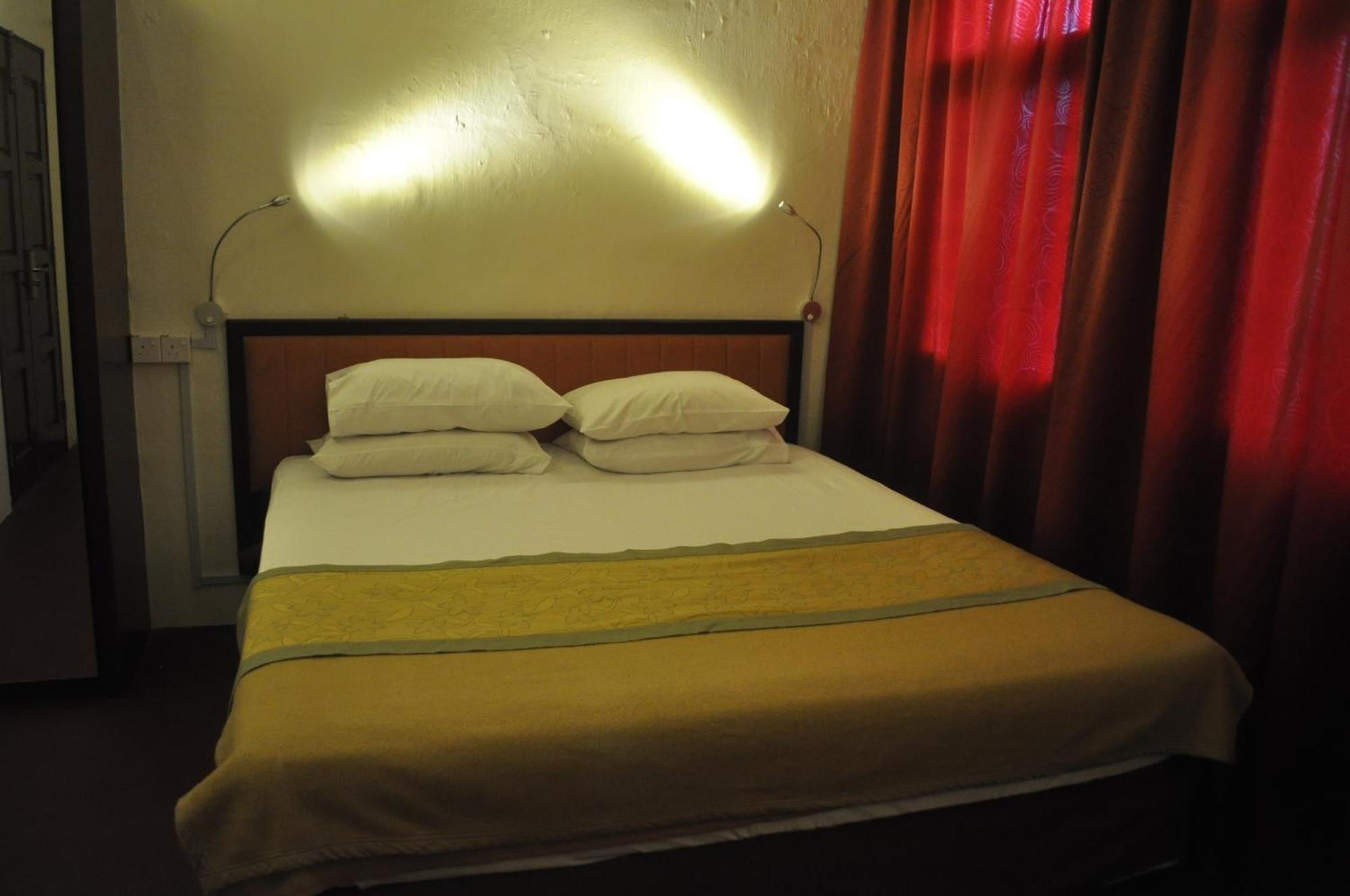 Red Inn Court George Town Bagian luar foto
