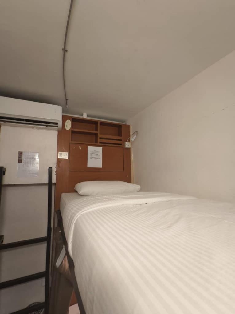 Red Inn Court George Town Bagian luar foto