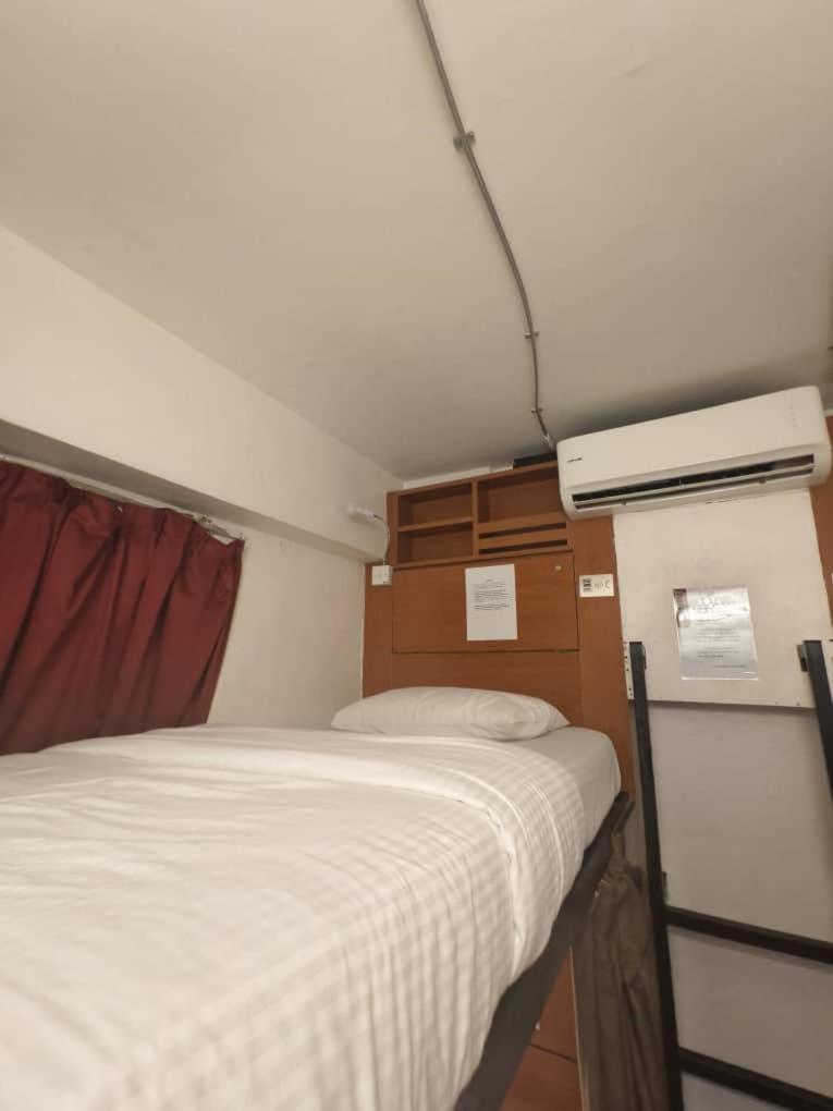 Red Inn Court George Town Bagian luar foto