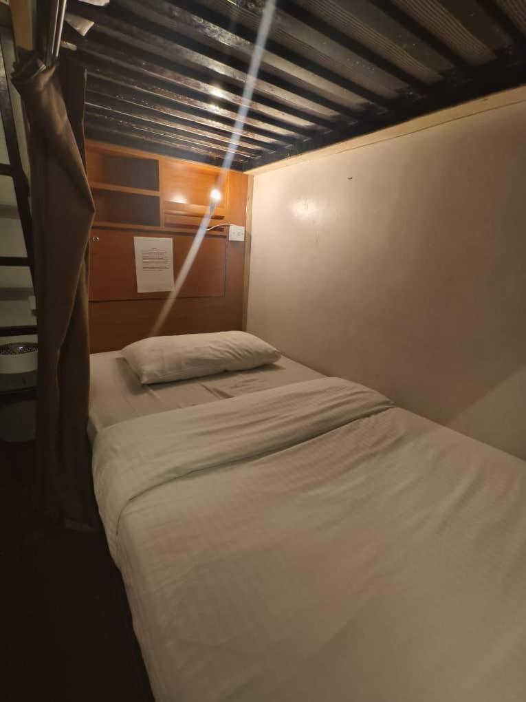 Red Inn Court George Town Bagian luar foto