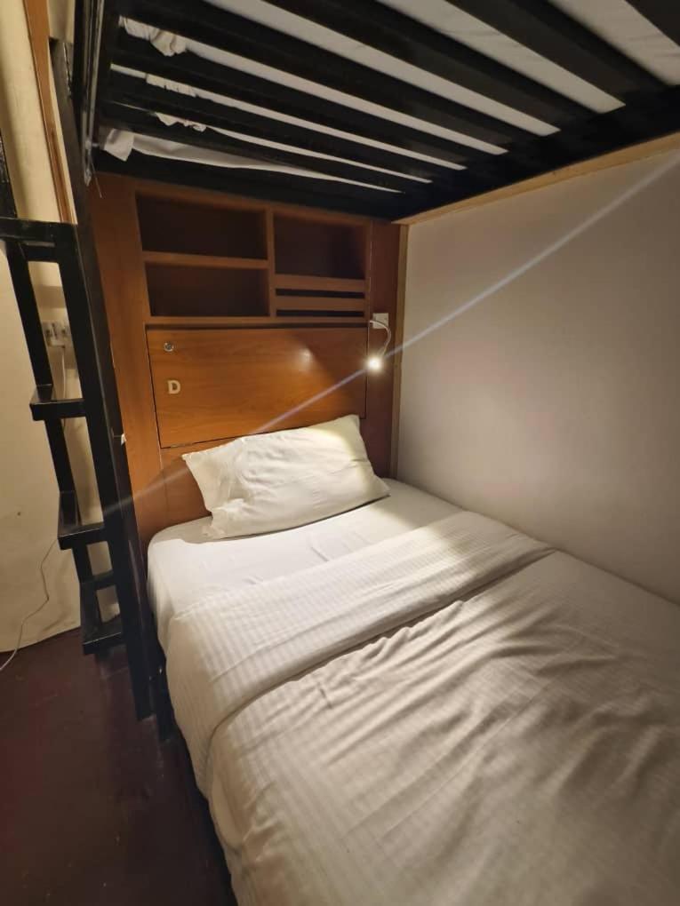 Red Inn Court George Town Bagian luar foto