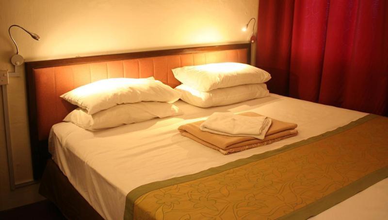 Red Inn Court George Town Bagian luar foto
