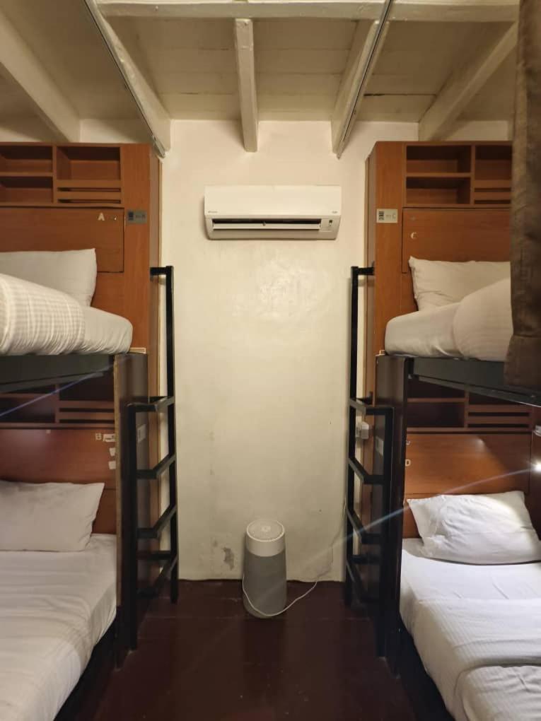 Red Inn Court George Town Bagian luar foto