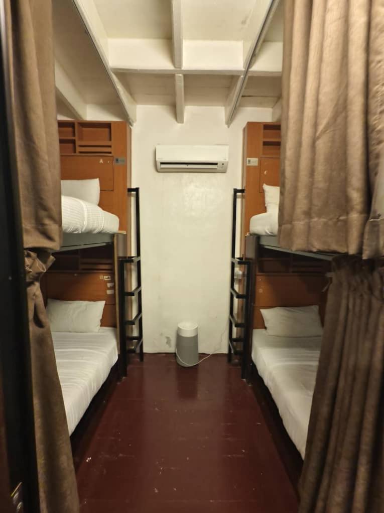 Red Inn Court George Town Bagian luar foto