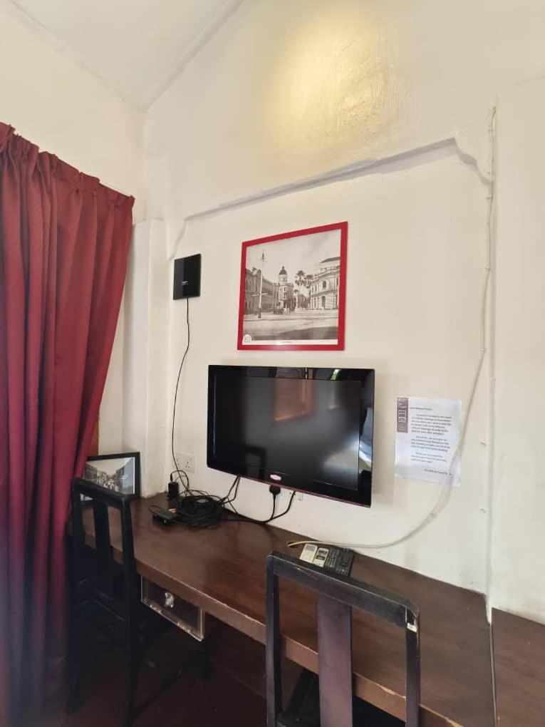 Red Inn Court George Town Bagian luar foto