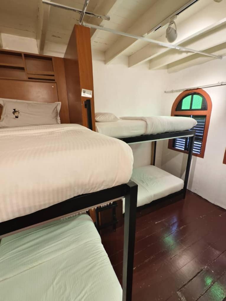Red Inn Court George Town Bagian luar foto