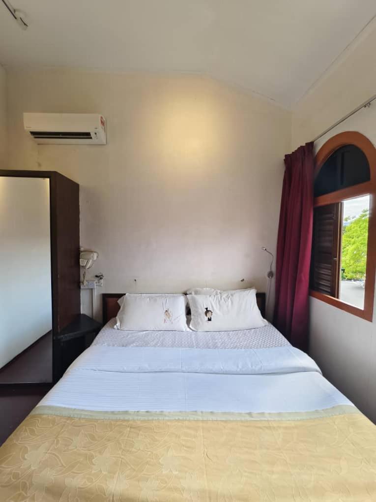 Red Inn Court George Town Bagian luar foto