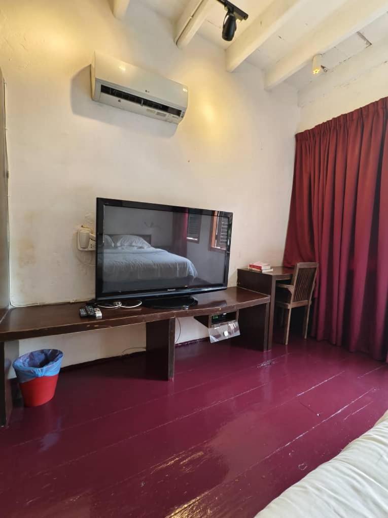 Red Inn Court George Town Bagian luar foto