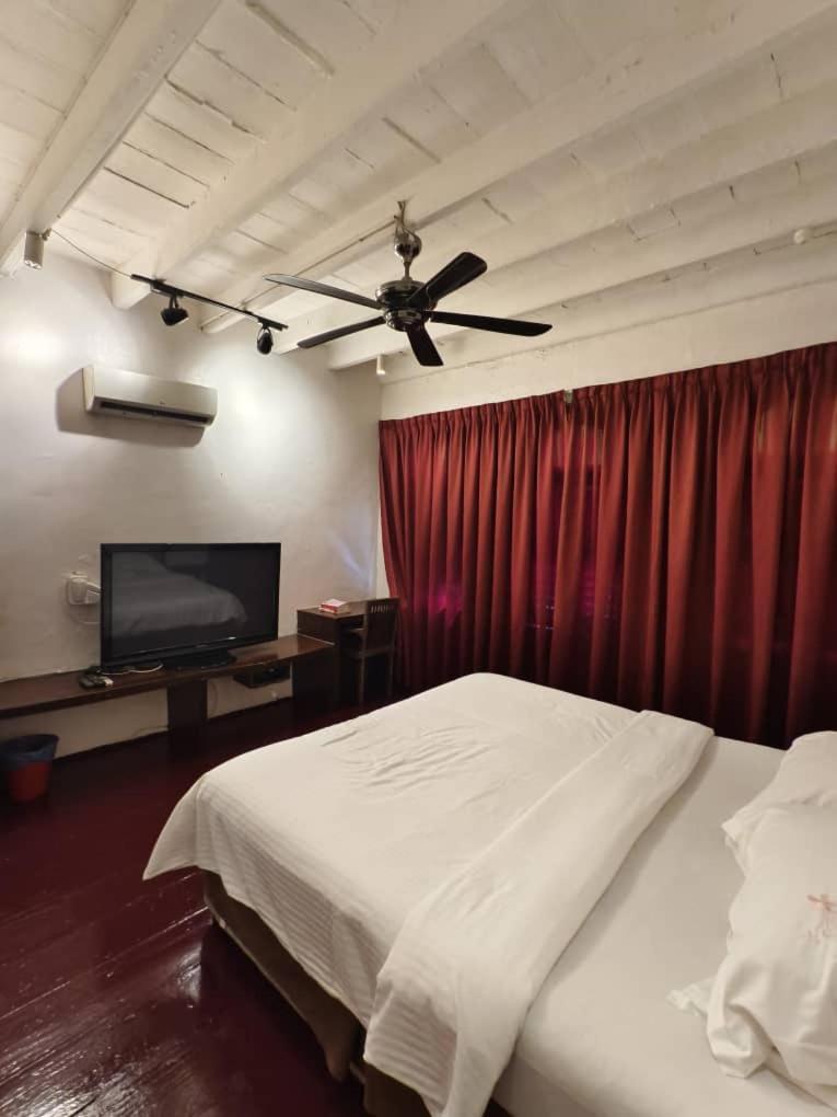 Red Inn Court George Town Bagian luar foto