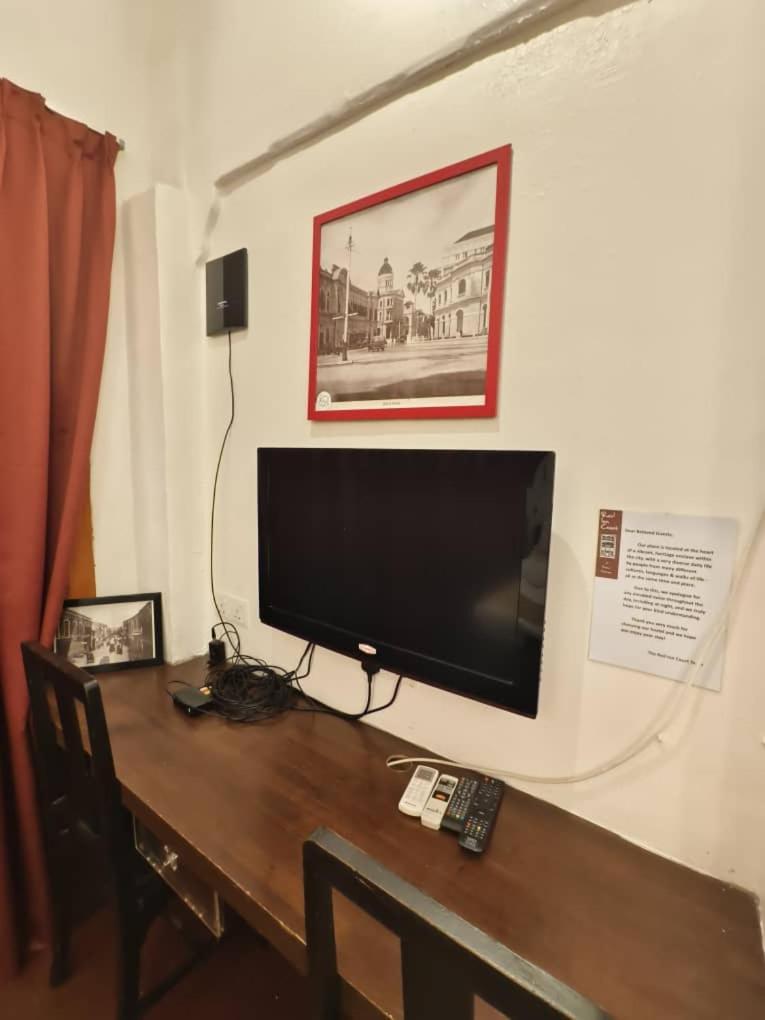 Red Inn Court George Town Bagian luar foto