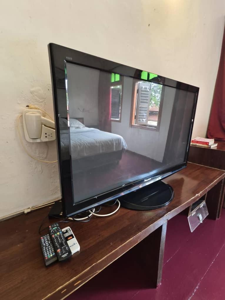 Red Inn Court George Town Bagian luar foto
