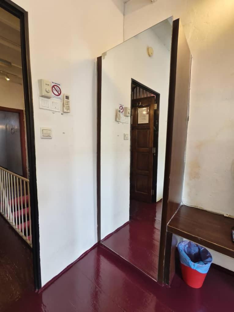 Red Inn Court George Town Bagian luar foto