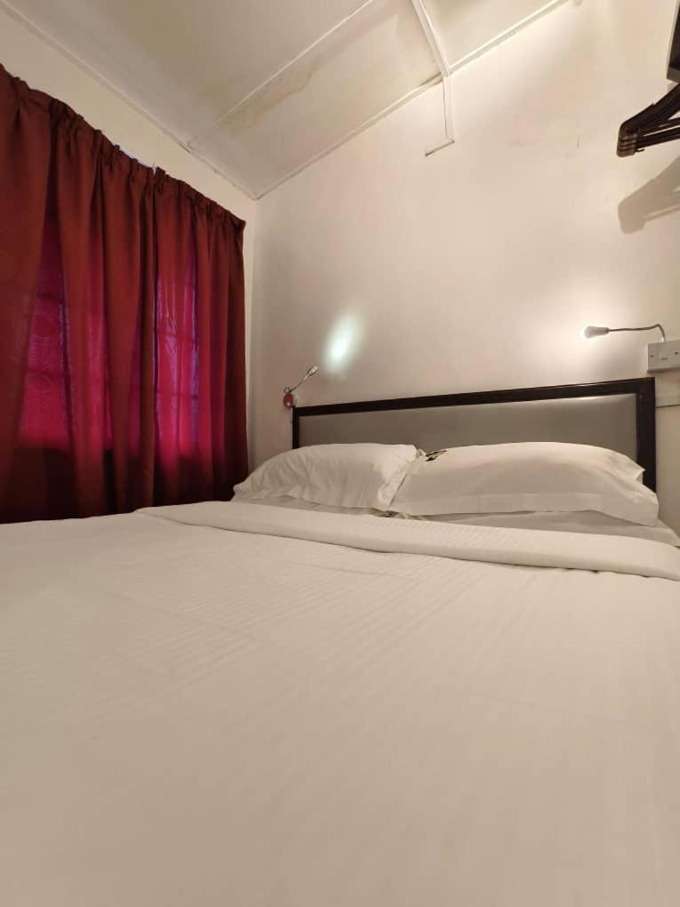 Red Inn Court George Town Bagian luar foto