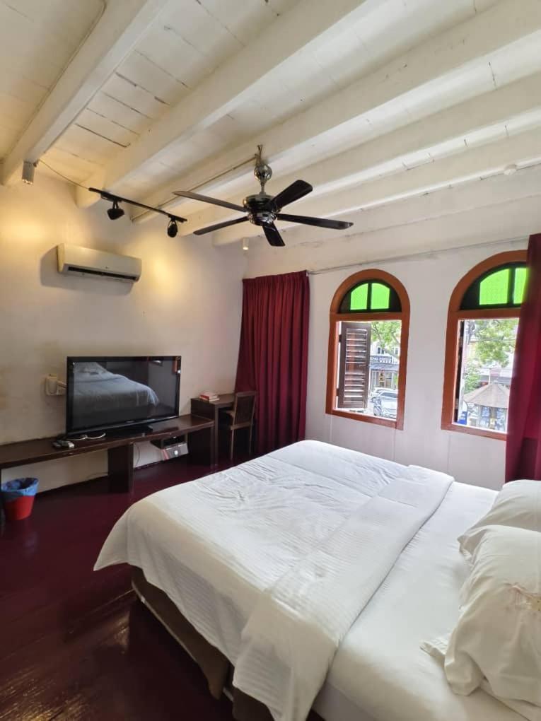 Red Inn Court George Town Bagian luar foto