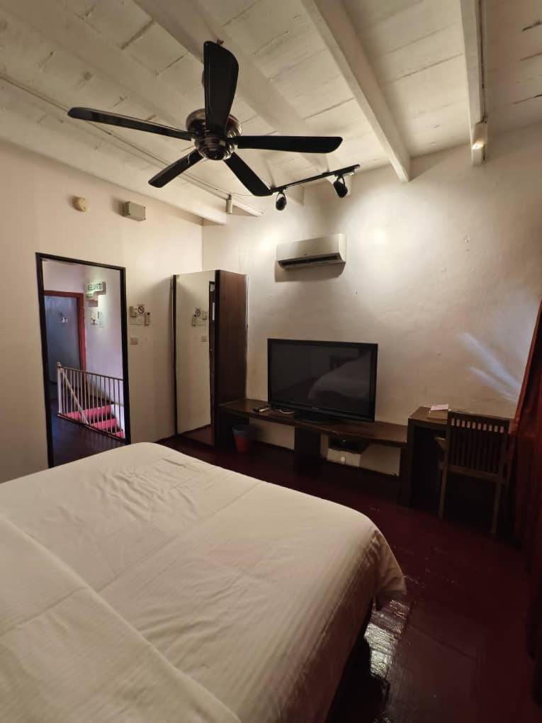 Red Inn Court George Town Bagian luar foto