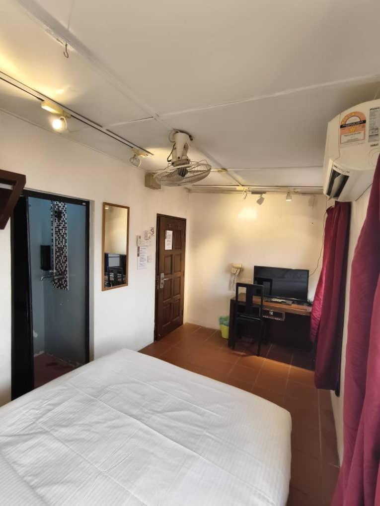 Red Inn Court George Town Bagian luar foto