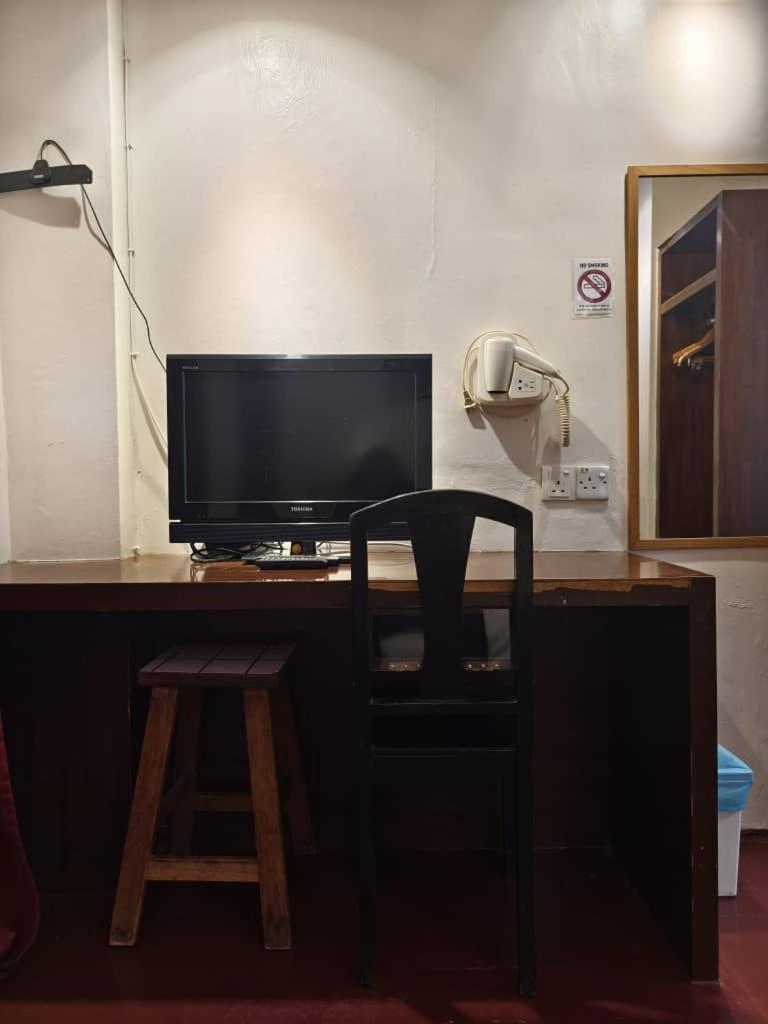 Red Inn Court George Town Bagian luar foto