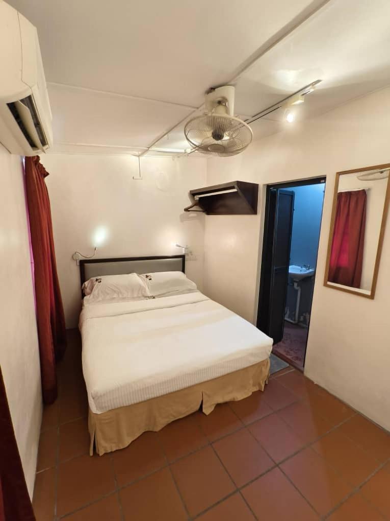 Red Inn Court George Town Bagian luar foto