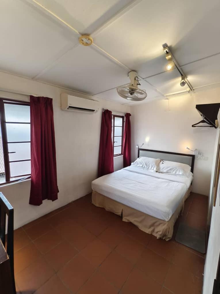 Red Inn Court George Town Bagian luar foto