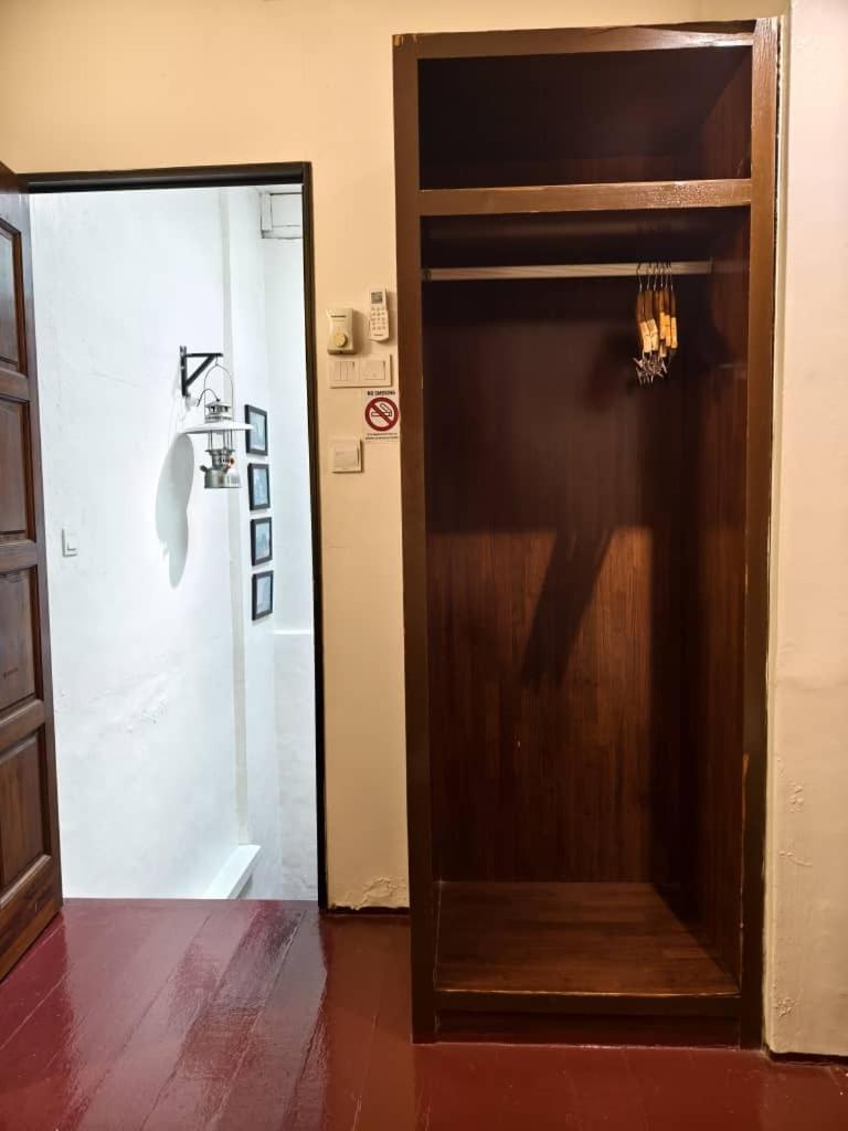 Red Inn Court George Town Bagian luar foto
